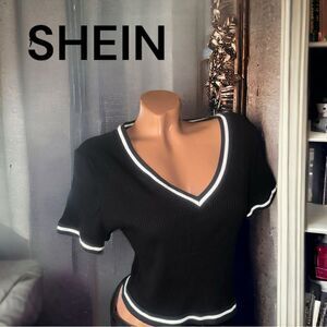 SHEIN l Ribbed Crop Top l Black w/ White trim l V-neck l 1X l EUC